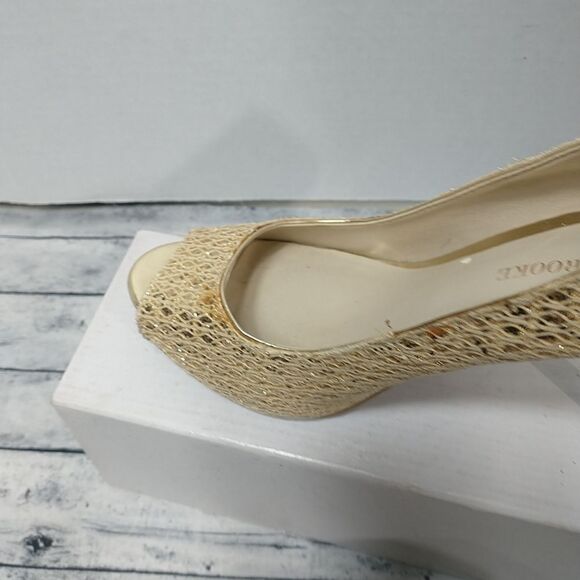 Audrey Brooke Women's Gold Pumps Shoes Heels - Open Toe - Size 8.5M - Picture 3 of 11